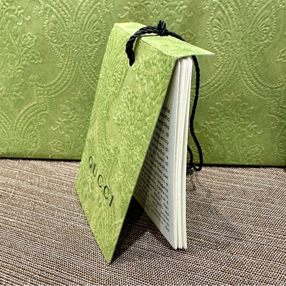 Authentic GUCCI gift box for scarf with matching gift bag, GUCCI ribbon and tag - Picture 4 of 10